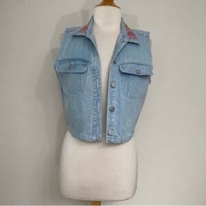 Vintage Tangibles Light Blue Floral Embroidered Crop Denim Vest Size Medium Boho
